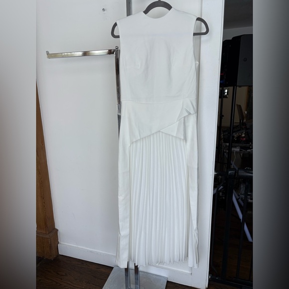 Commense off white pleated dress Size Medium NWT - Picture 4 of 8